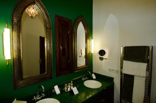 room detail thumbnail 2