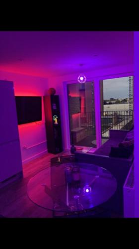 Perfect spacious 1 bedroom flat with night lights