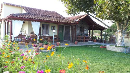  Platanos House in Néa Meságkala