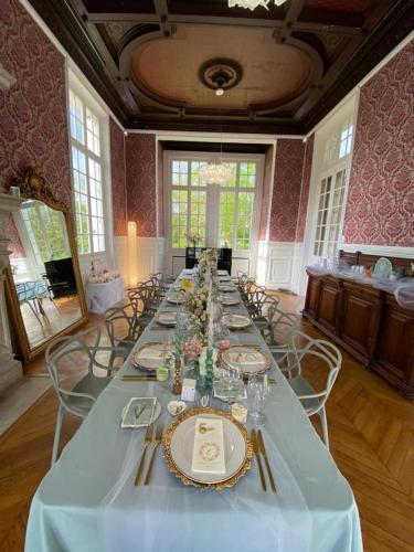 Napoleon Chateau Luxuryapartment for 18 guests with Pool near Paris!