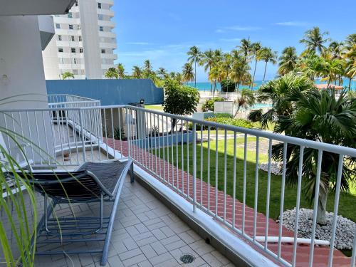 Beachfront Tropical Tantra Apartment – khách sạn tại Parque Isla Verde