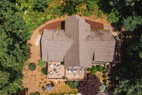 Lavish Wintergreen Home with Hot Tub by Skiing! - image 12