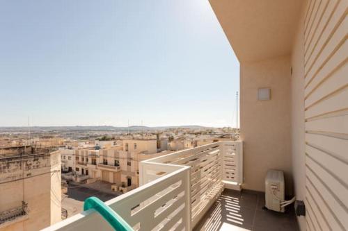 Luxury Central Hilltop Apartment With Great Views in Naxxar