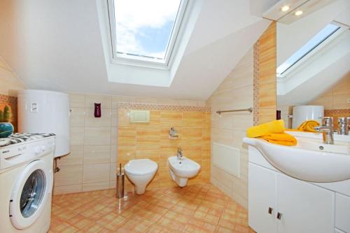 One-Bedroom Apartment with Balcony and Sea View image 10