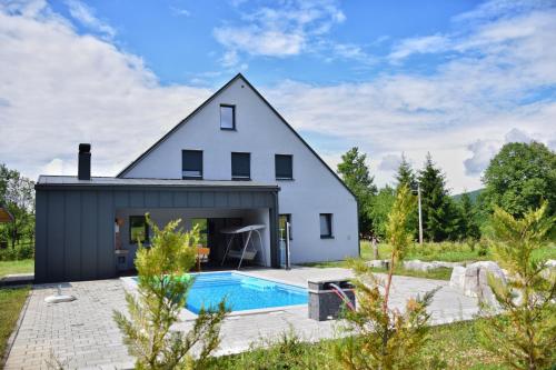 Family friendly house with a swimming pool Ostarije, Gorski kotar - 18952 - Location saisonnière - Ogulin