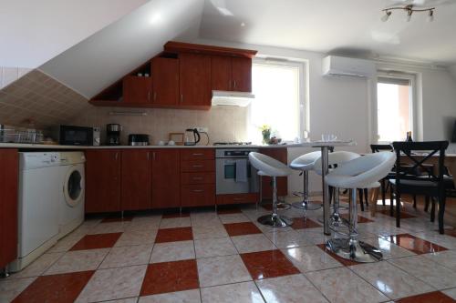 Teubel apartman 2 in เซเกสเฟแฮร์วาร์