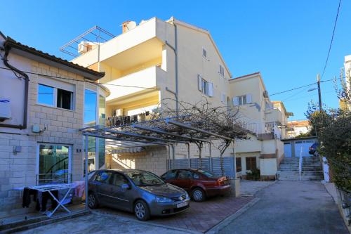 Apartments with a parking space Split - 19039