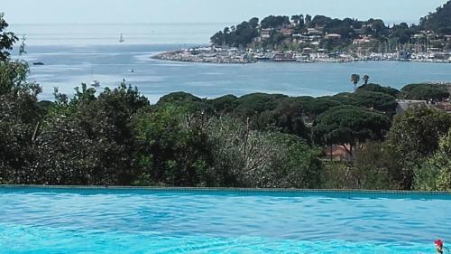 Les Citronniers - Splendide vue mer acces plage a pieds a 5 minutes