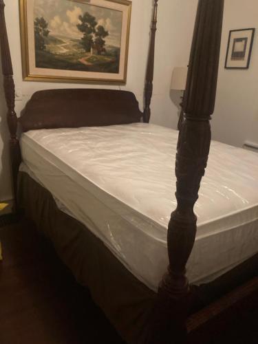 Country House on 1 Acre 4 Beds Great for Events or a quiet weekend! in Independence, USA
