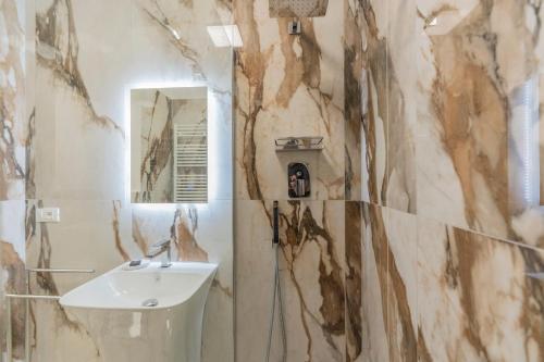Aldrovandi Luxury Suites and Apartment - image 5