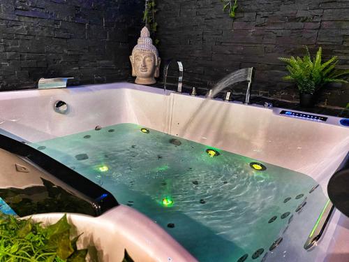 Suite Jacuzzi Privatif Plage Des Catalans, Marseille (fotografie 10)