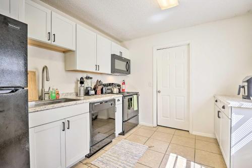 Palmetto Townhome with Yard and Screened Porch! in Palmetto, USA