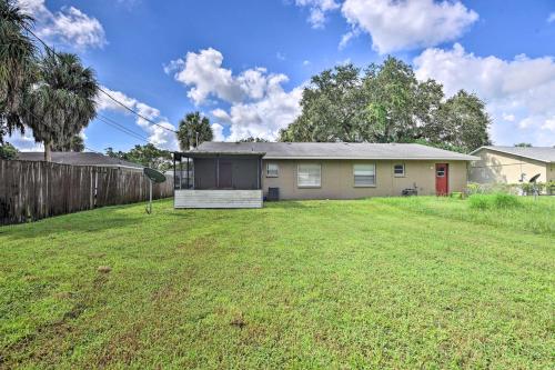 Palmetto Townhome with Yard and Screened Porch! in Palmetto