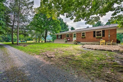 Peaceful Home with Patio and Fire Pit on 2 Acres! - Dauphin