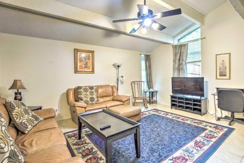 Family-Friendly Dallas Townhouse with Private Patio! in Dallas, USA