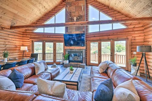 Luxury Retreat Cabin with Theater, Gym and Views