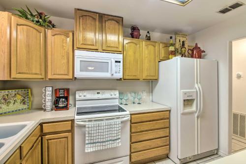 Pet-Friendly Rockport Home about 4 Mi to Beach! in Rockport, USA