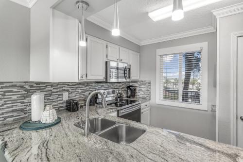 The sea - it calls me! Islander 317 - West Water & Sunset Views! - image 2