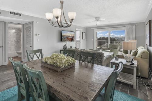The sea - it calls me! Islander 317 - West Water & Sunset Views! - image 11