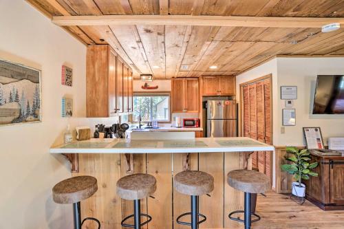 Peaceful Big Bear Cabin Walk to Lake Access! in Big Bear Lake, USA