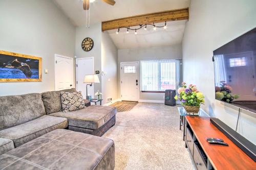 Idaho Falls Townhome about 5 Mi to Tauthaus Park!