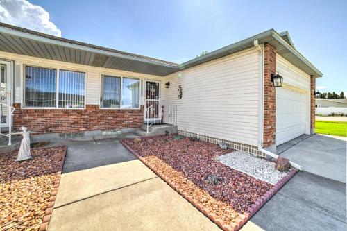 Idaho Falls Townhome about 5 Mi to Tauthaus Park!