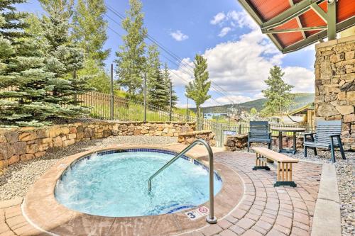 Winter Park Condo with Mountain Views and Hot Tub thumb 3