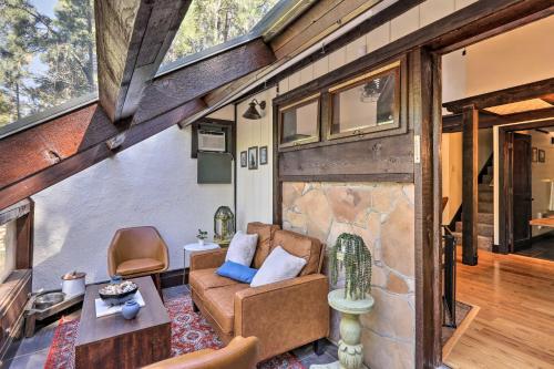 Woodsy Flagstaff Hideaway with Deck and Sunroom! in Kachina Village (AZ)