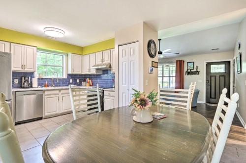 Peaceful Beaufort Home with Front Porch and Grill