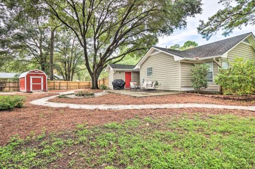 Peaceful Beaufort Home with Front Porch and Grill