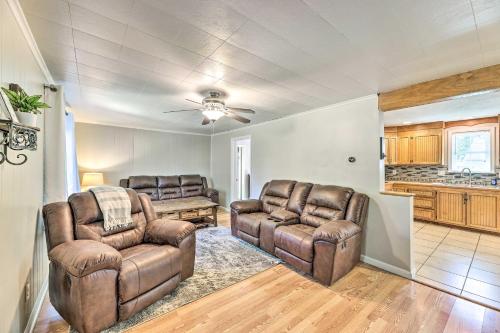 Family-Friendly Sanctuary BBQ, Patio and Yard in Oak Hill, USA