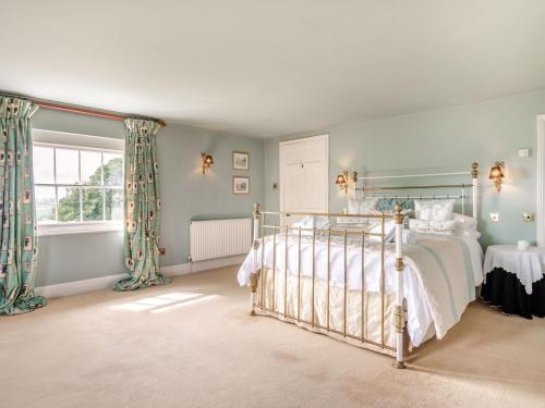 Hilltop House - image 6