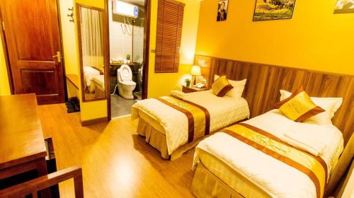 1 double bed, 1 twin bed