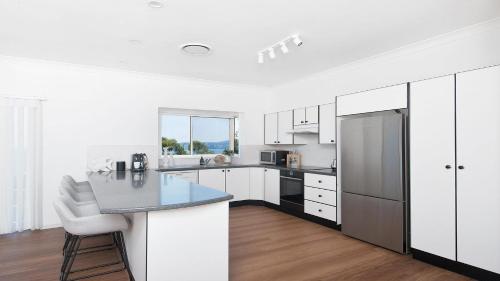 The Family Entertainer - with sweeping water views in Port Stephens