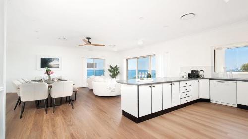 The Family Entertainer - with sweeping water views in Port Stephens