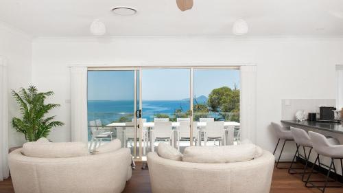 The Family Entertainer - with sweeping water views in Port Stephens