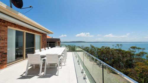 The Family Entertainer - with sweeping water views in Port Stephens