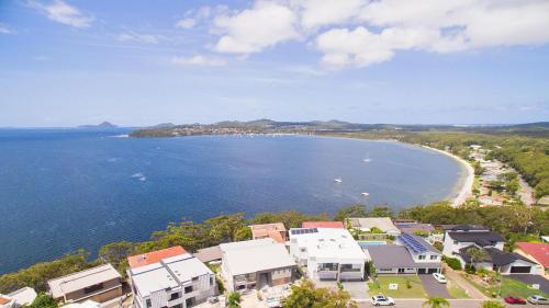 The Family Entertainer - with sweeping water views in Port Stephens