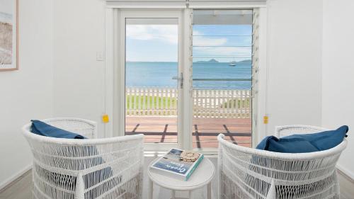 The Beach Shack on Wanda - Waterfront Coastal Chic in Port Stephens
