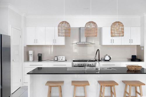 The Home Resort - Heated Pool and Tennis Court in Уан Маил Бийч