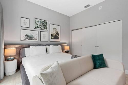 Pretty Rola 303 Signature Apartment w King Bed Brand new and Central Location in Fort Lauderdale, USA
