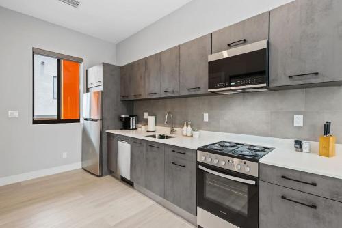 Pretty Rola 303 Signature Apartment w King Bed Brand new and Central Location in Fort Lauderdale, USA