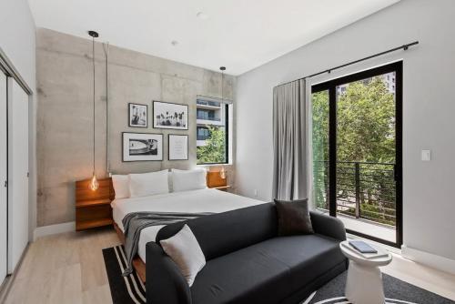 Pretty Rola 305 Superior Apartment w King Bed with Designer Furniture in Fort Lauderdale, USA