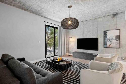 Pretty Rola 204 Upscale Spacious 1B1B Apt w King Bed at Downtown Ft Lauderdale in Fort Lauderdale, USA