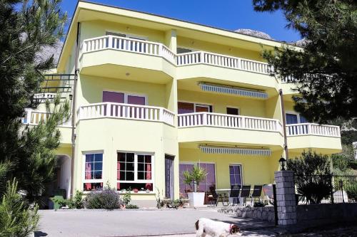 Apartments with a parking space Makarska - 19009