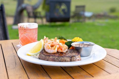 อาหารและเครื่องดื่ม, The Coramba Hotel in นัมบัคคา เฮดส์