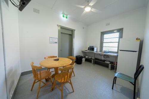 ห้องส่วนกลางสำหรับนั่งเล่น/ดูทีวี, The Coramba Hotel in นัมบัคคา เฮดส์