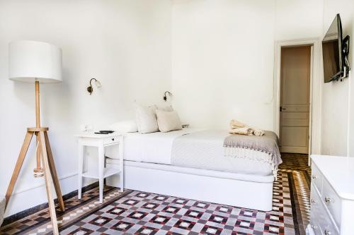 Deluxe Double Room with Balcony image 2