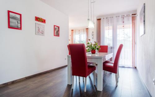 Two-Bedroom Apartment with Terrace and Sea View image 6