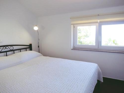 One-Bedroom Apartment with Terrace and Sea View image 10